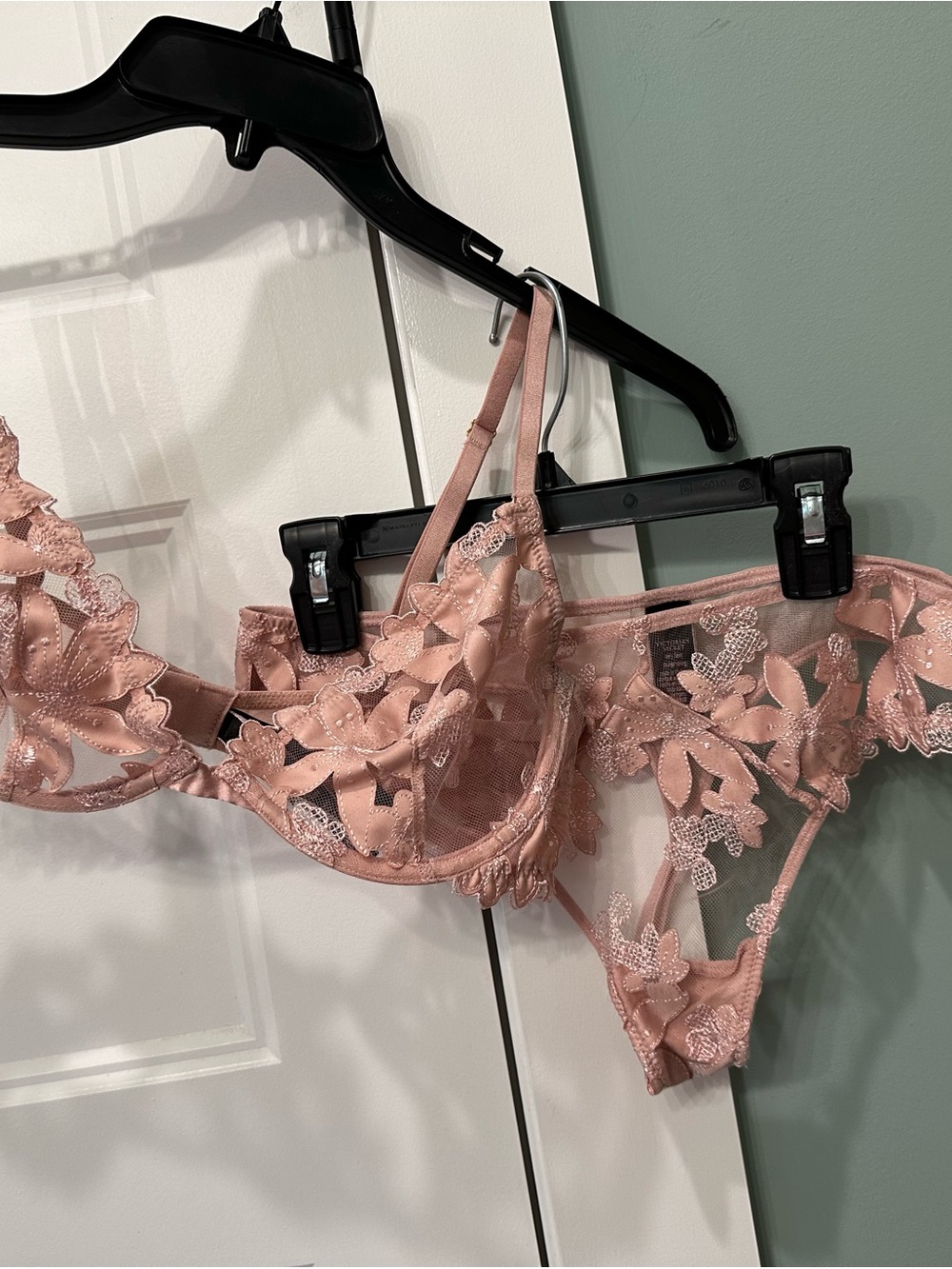 Victoria's Secret Blush Pink Floral Lace Underwire Bra & Thong Set